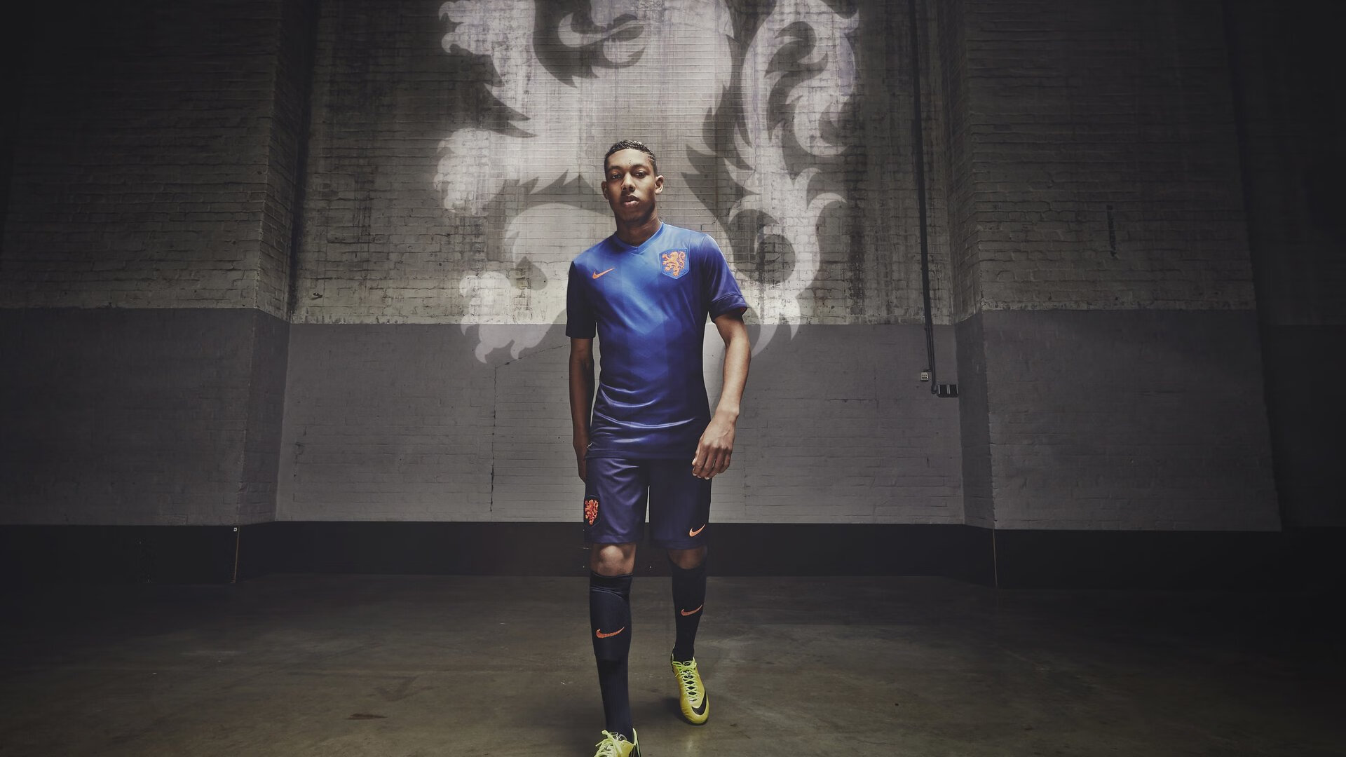 绿色节能灯光系统在足球场普及，节能减排成新常态，绿色节能灯具